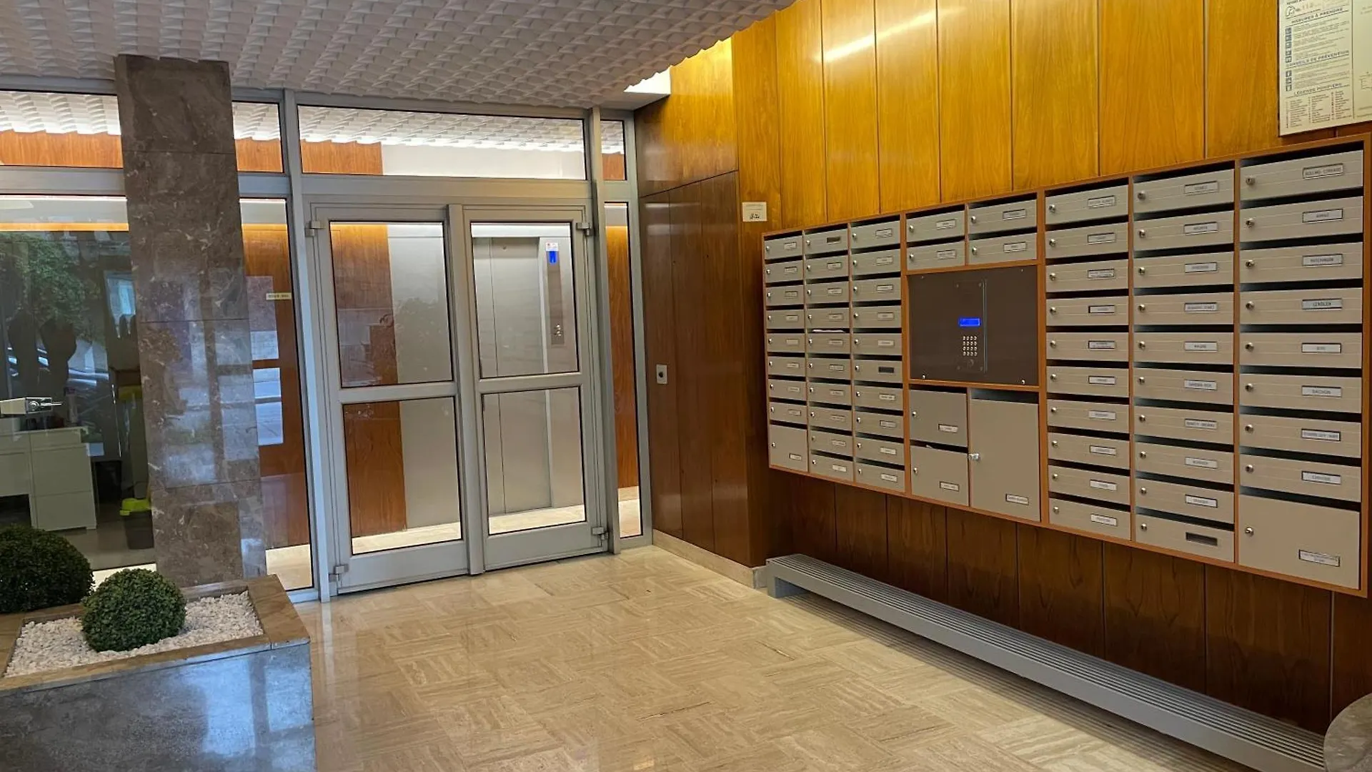 Large Studio Apartment Invalides Montparnasse باريس